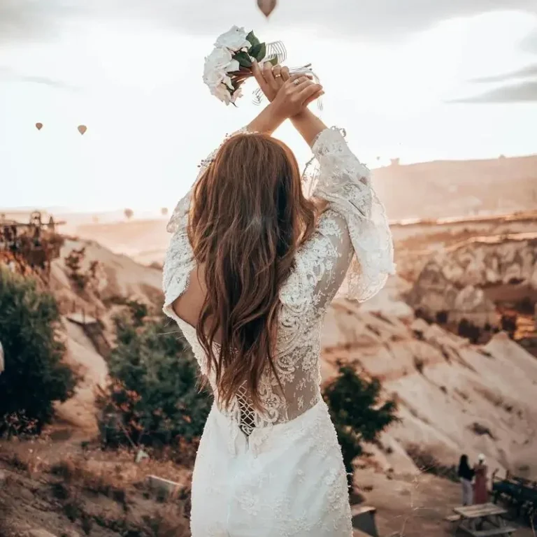 Lire la suite à propos de l’article Accessoires de mariage champêtre : pourquoi la bague montre est un incontournable pour les demoiselles d’honneur