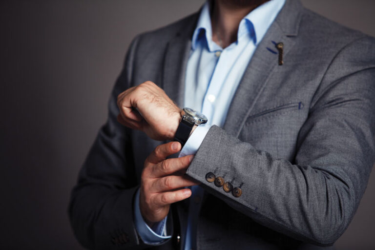 Lire la suite à propos de l’article Comment une montre pour homme traduit l’élégance masculine ?